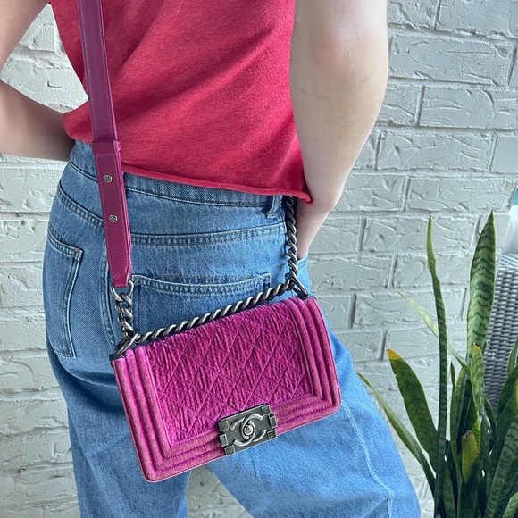 CHANEL BOY VELVET HANDBAG IN PINK - Picture 14 of 16